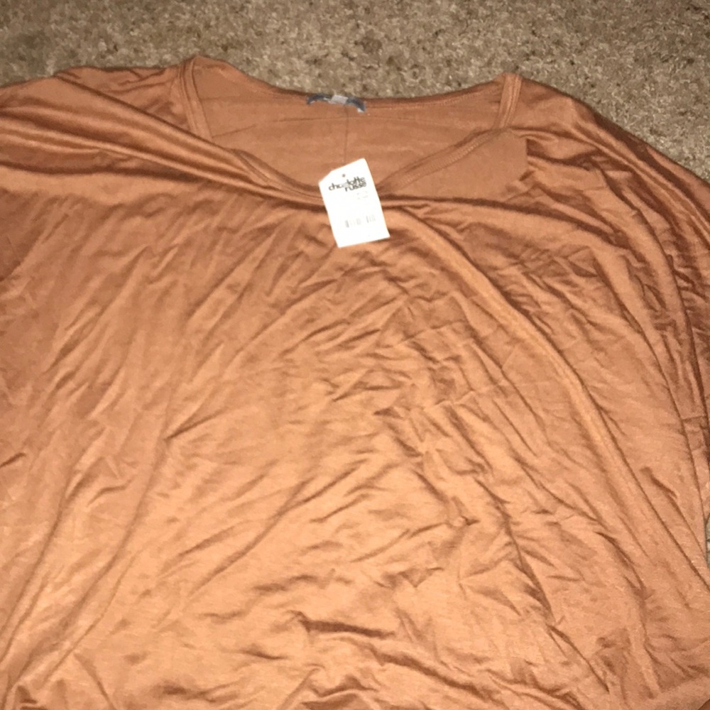 A tee shirt